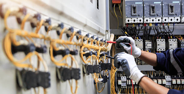 Professional Electrician technician working in Isle of Hope, GA